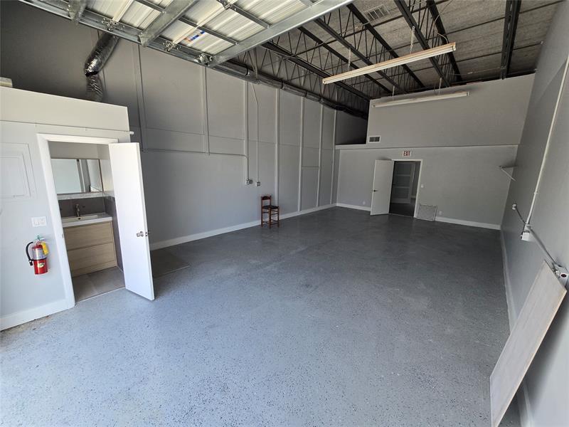 Convenient Commercial Office